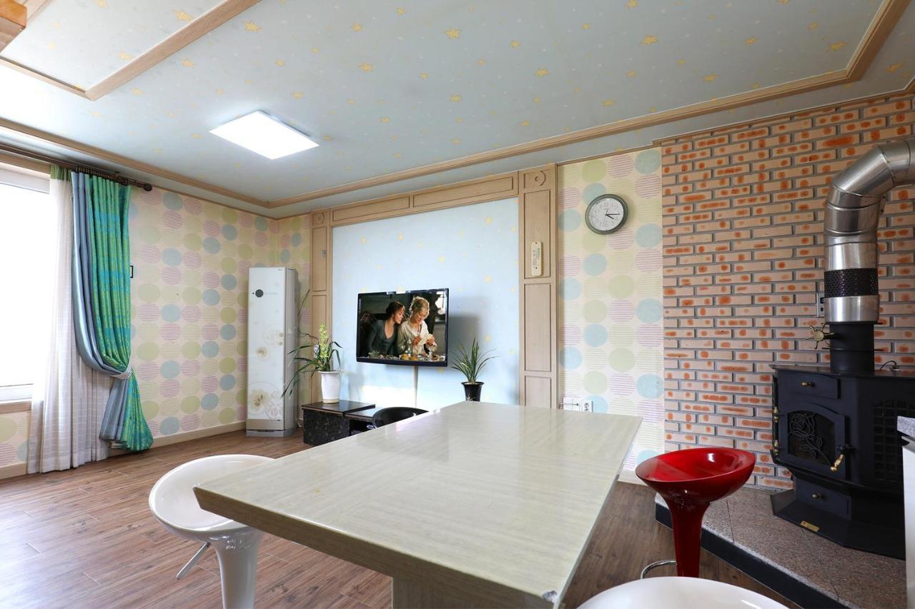 Yeowoogneul Pension Chuncheon Exterior foto